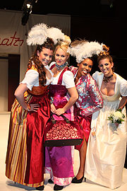 Schatzi Dirndl Modelle 2010 (Foto: Martin Schmitz)